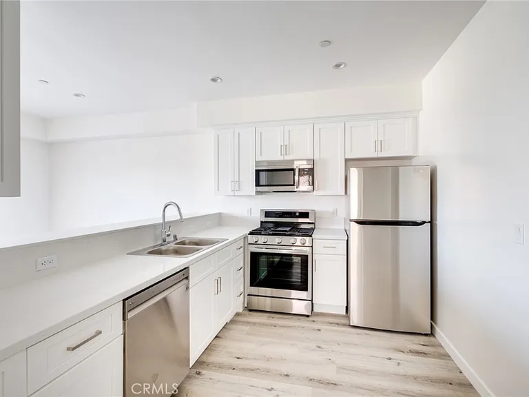 14526 Hartland St #307 — Photo 9