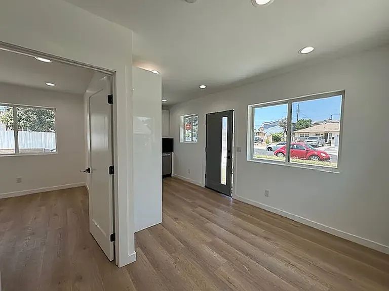 1st image of 5474 Cole St