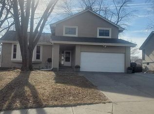 925 Iron Rd, Papillion, NE 68046