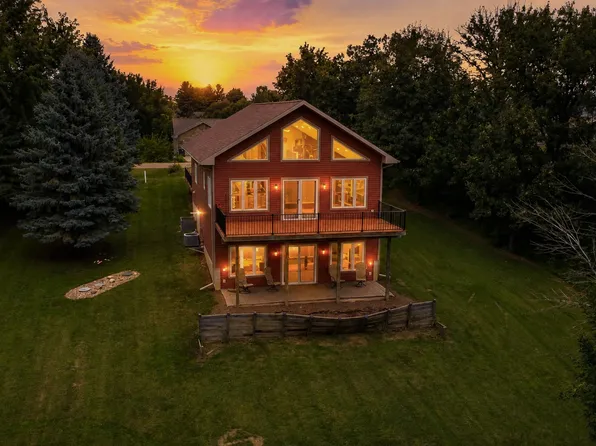 128 Amsterdam Dr, Pella, IA 50219