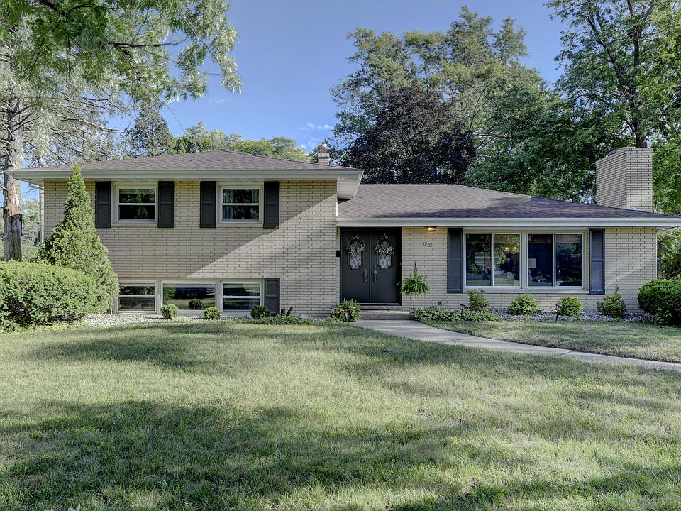 1st image of 1210 Park Dr