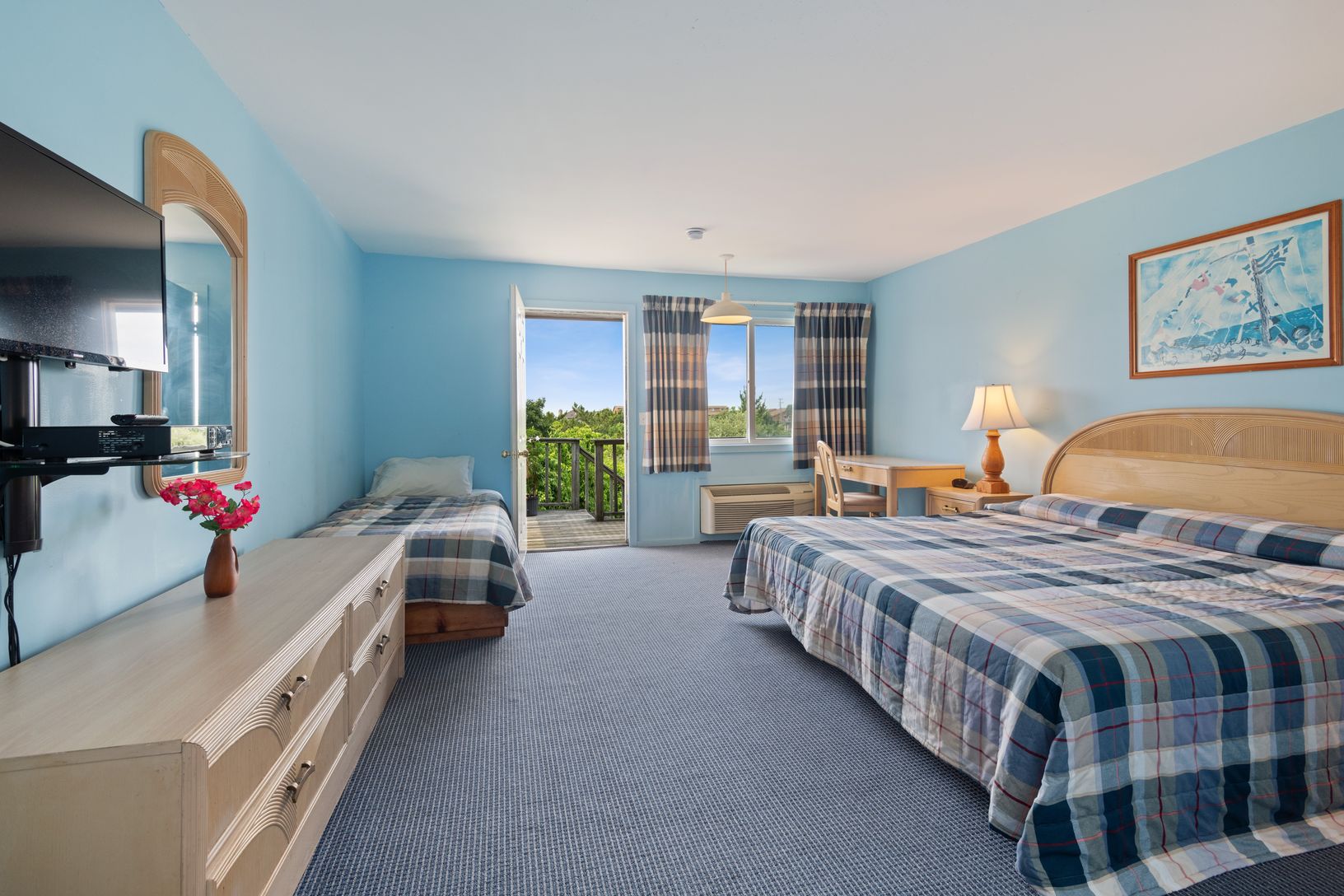  Oversized Motel Rooms