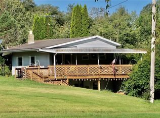 7 Strausser Rd, Jackson Center, PA 16133