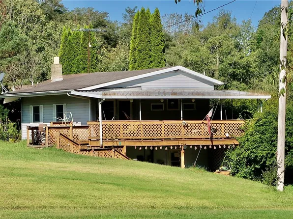 7 Strausser Rd, Jackson Center, PA 16133