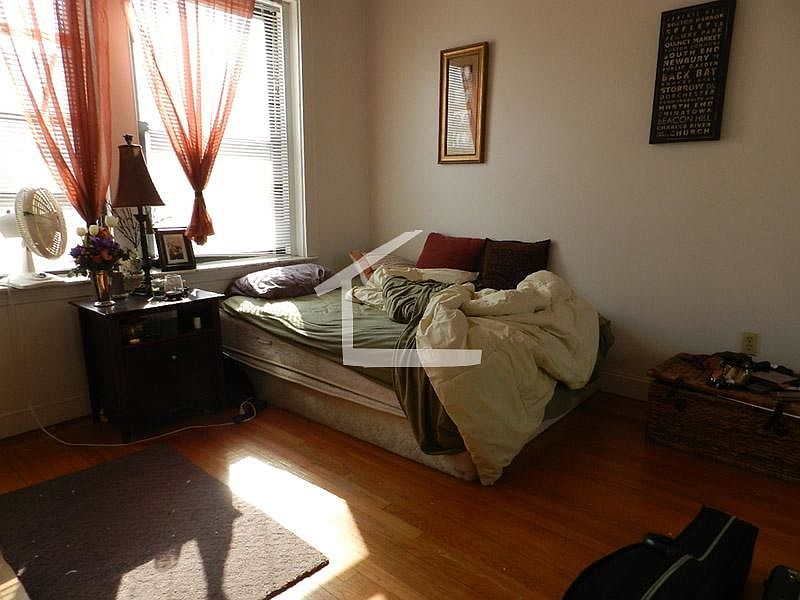 2nd image of 17 Cummings Rd APT 06