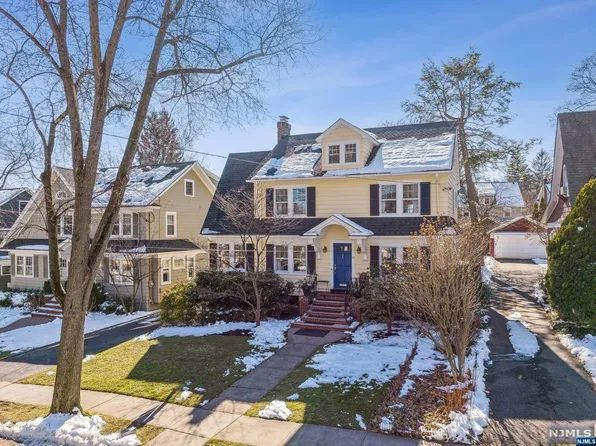 22 Arcularius Ter, Maplewood, NJ 07040