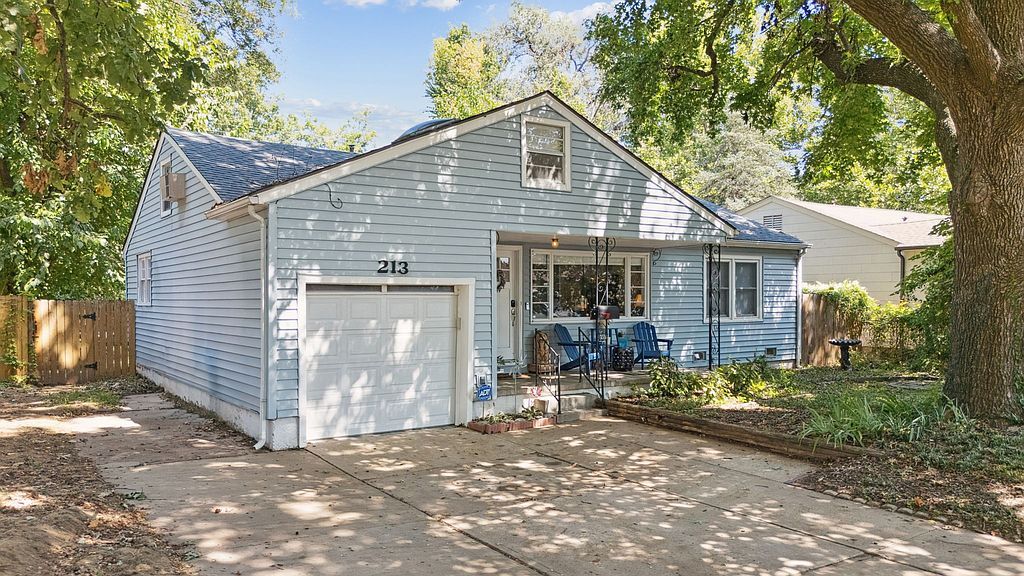 213 E 54th St - Property Image