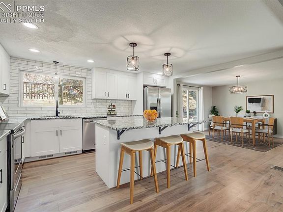 3rd image of 1828 Parkview Blvd