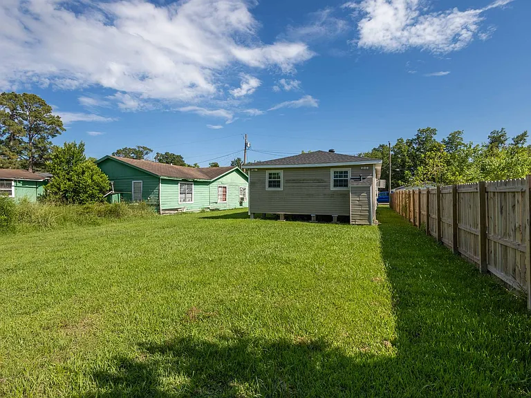 1840 Ollie St — Photo 22
