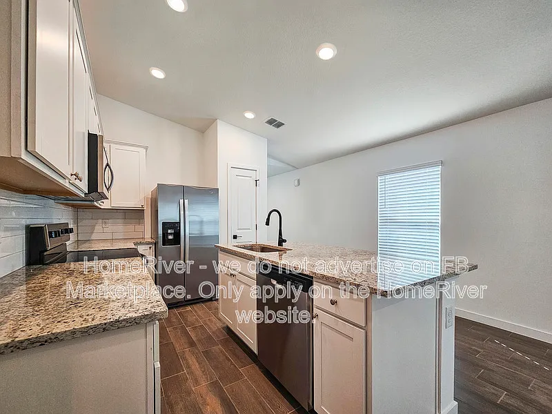 3 bed, 2.0 bath, 1498 sqft, $1,975 — Photo 2
