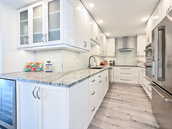 2nd image of 4001 Gulf Shore Blvd N