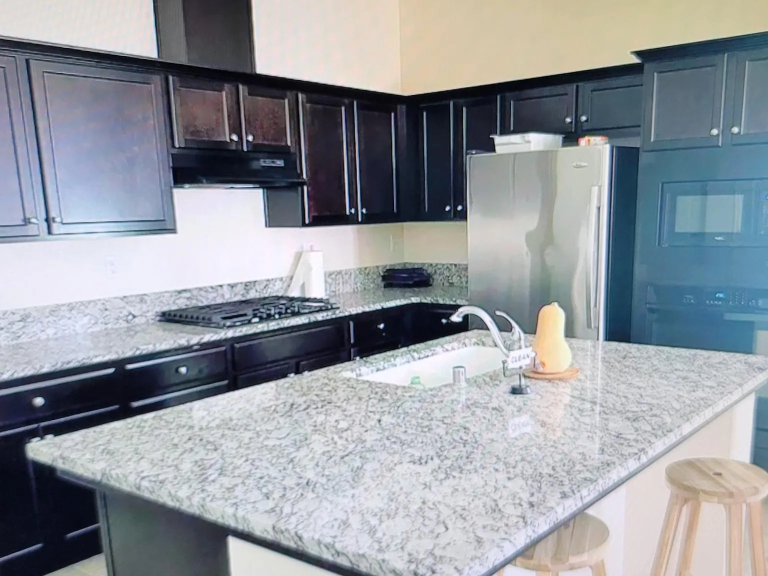 4395 Strathmore Pl — Photo 2