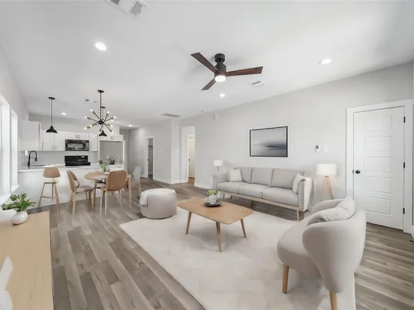 402 E 37th St #A, Houston, TX 77022