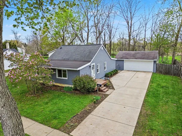 750 Taylor St, Chelsea, MI 48118