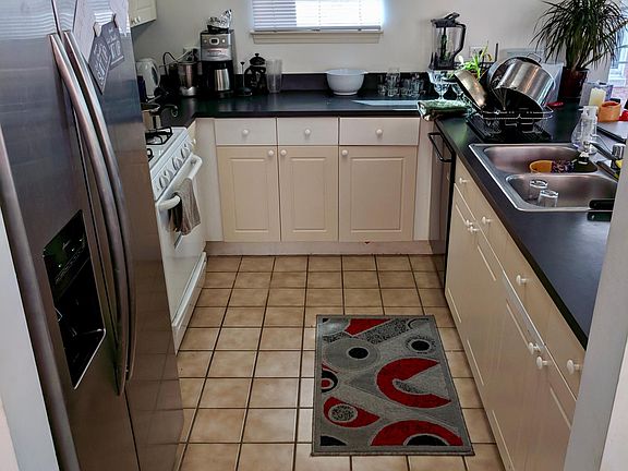 3rd image of 1455 N Larrabee St #C