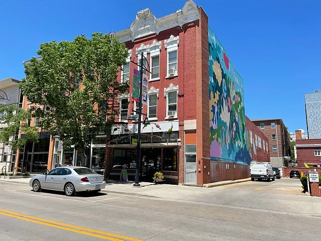 222 E Washington St #4