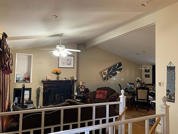 5th image of 107 Willow Brook Dr