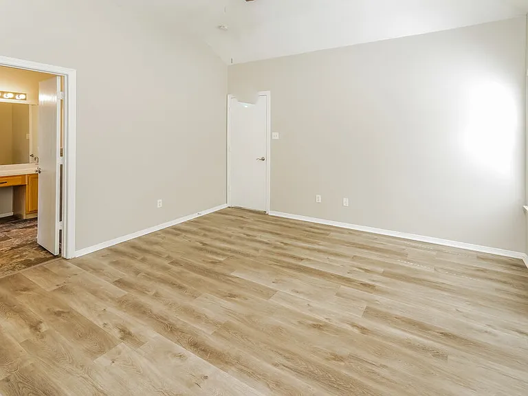 11927 Belle Ct — Photo 10