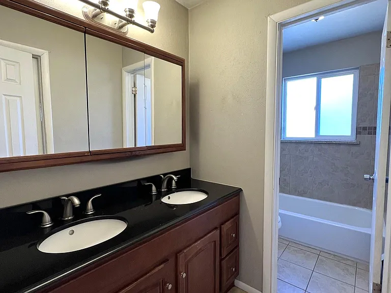 5858 Pierson St — Photo 14