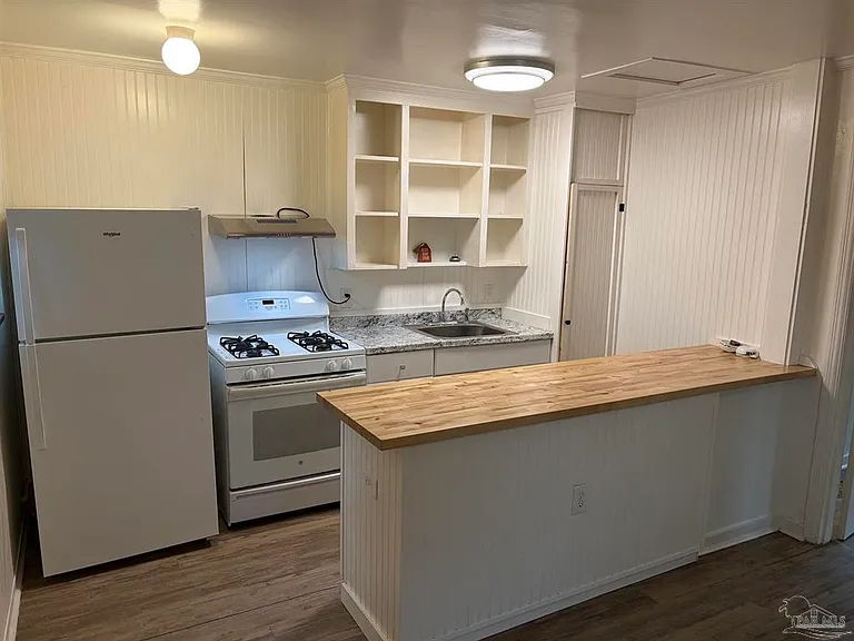 107 Holmes Dr #C — Photo 7