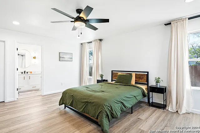 1102 Burleson St — Photo 11