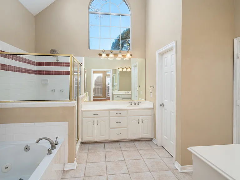 2700 Trophy Dr — Photo 16