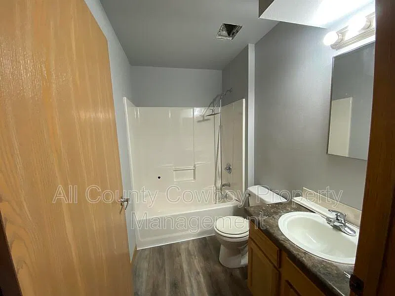 4 bed, 2.0 bath, 1000 sqft, $1,500 — Photo 3
