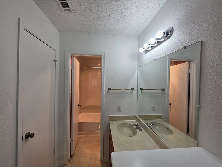 8818 Clearbrook Trl #A — Photo 15