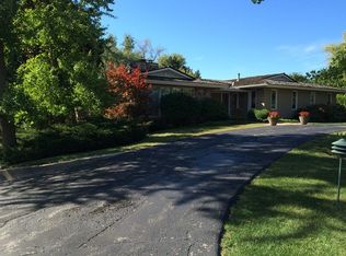 61 Baybrook Ln, Oak Brook, IL 60523