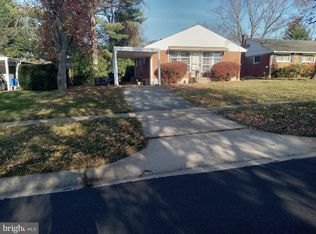 10030 Sinnott Dr, Bethesda, MD 20817