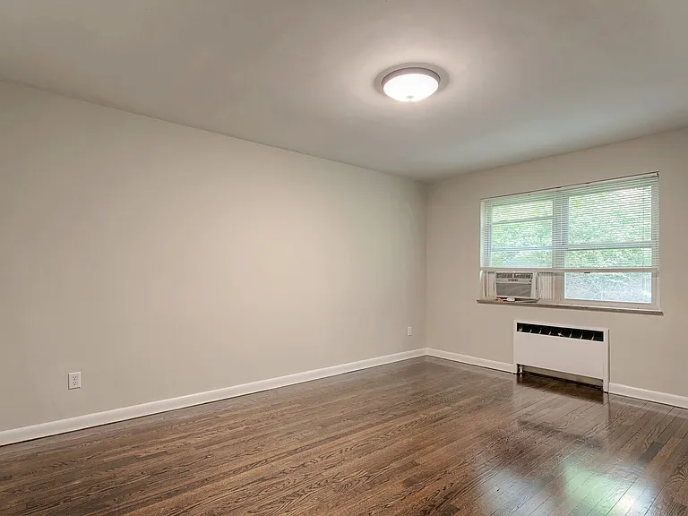 3279 Linwood Ave #4 — Photo 7