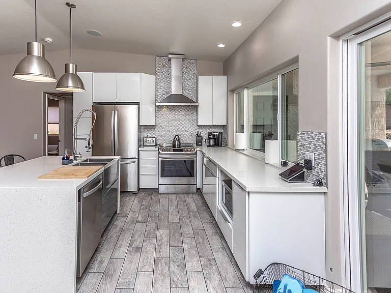 3420 Sheik Dr — Photo 11