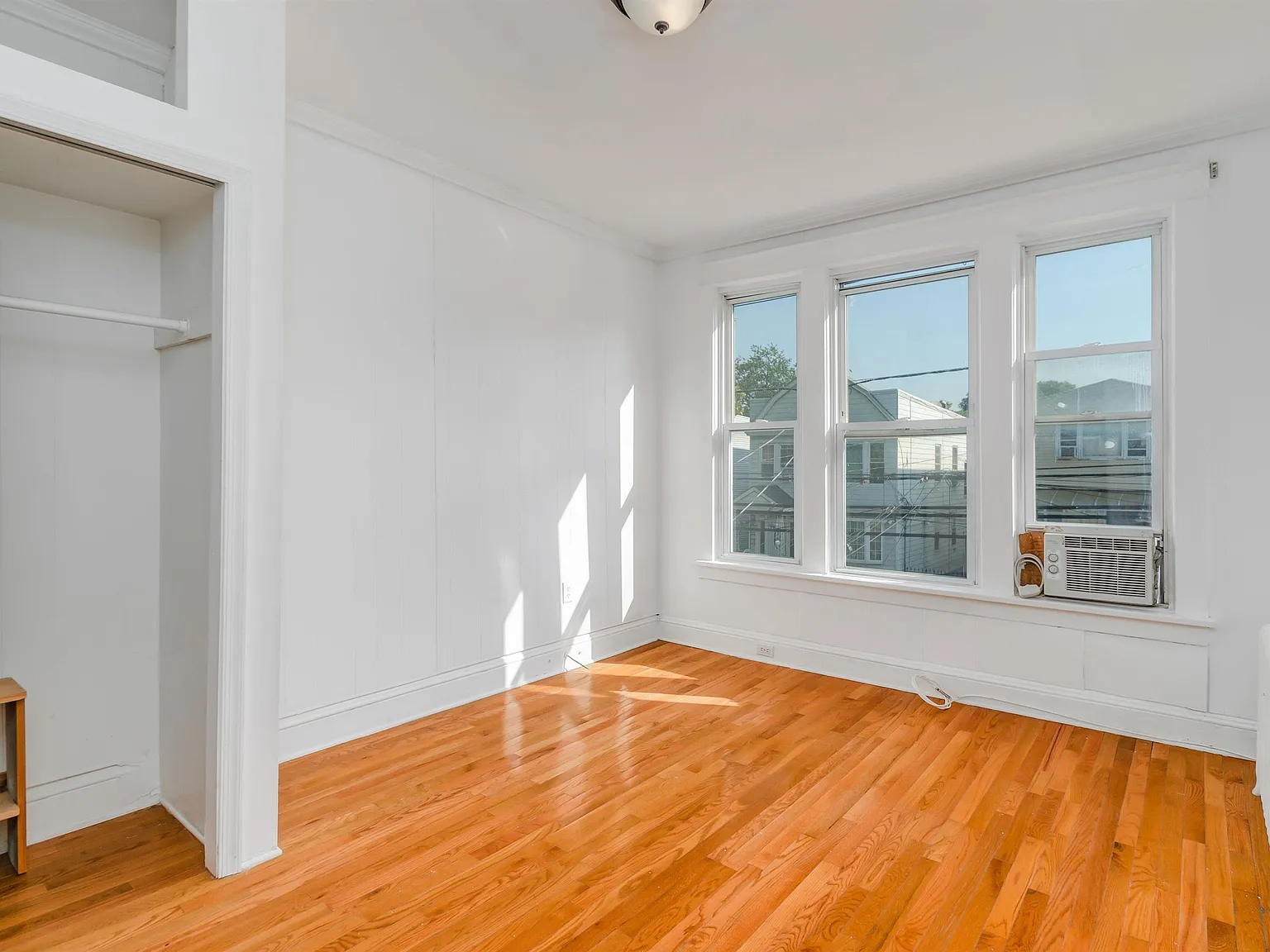 3 bed, 1.0 bath, $2,700 — Photo 4