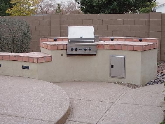 BBQ IN BACK YARD