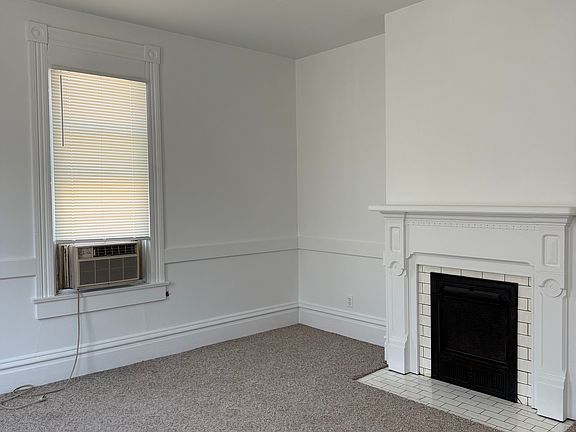 4th image of 418 W 3rd St Unit 1