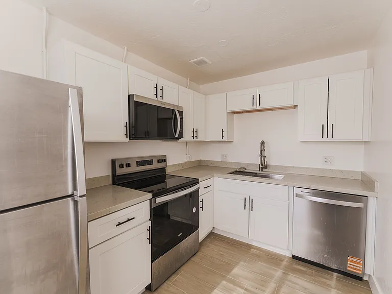 1322 W Roosevelt St #9 — Photo 1