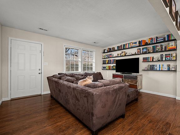 4th image of 2714 Turner Ln
