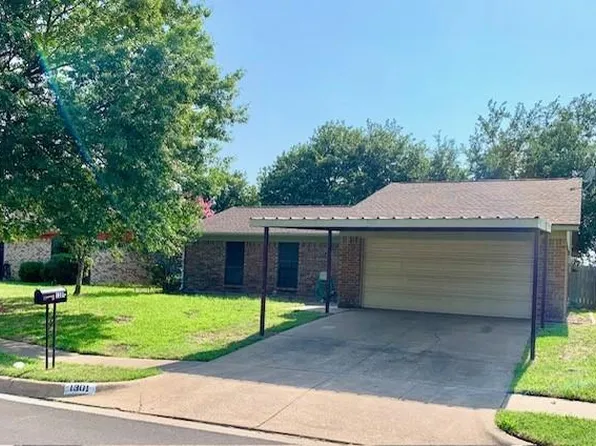 1301 N Knowles Dr, Saginaw, TX 76179