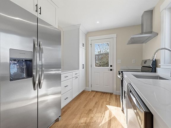 5th image of 20 Beacon St Unit 2
