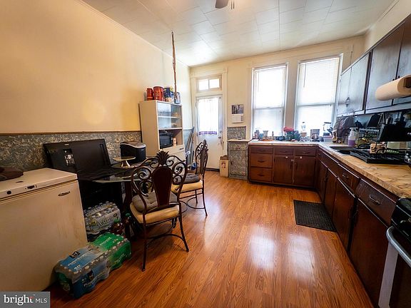 2nd image of 809 N Montford Ave