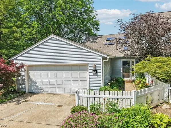 838 Lynnhaven Ln, Akron, OH 44313