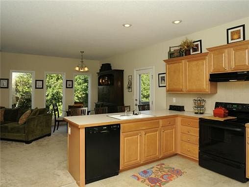 5th image of 1232 N 132nd St