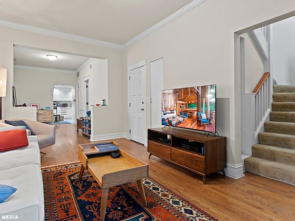 3rd image of 3938 N Hermitage Ave #2