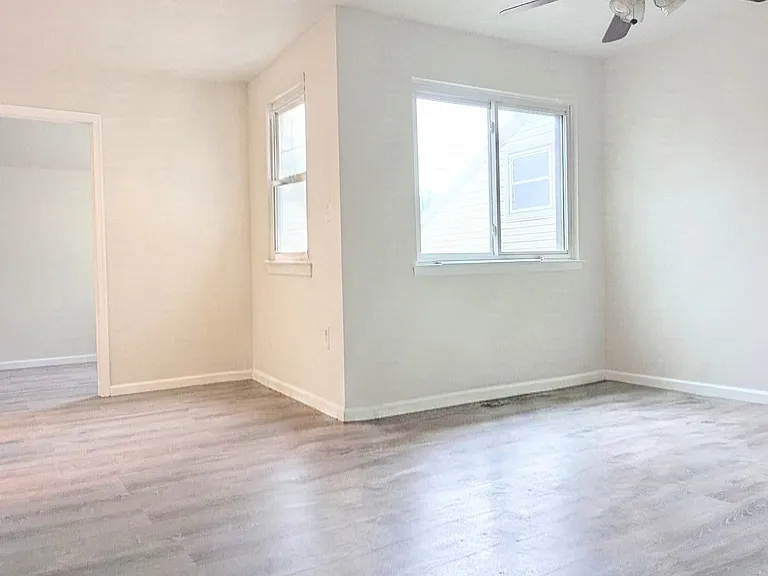 316 Parkside Dr — Photo 1