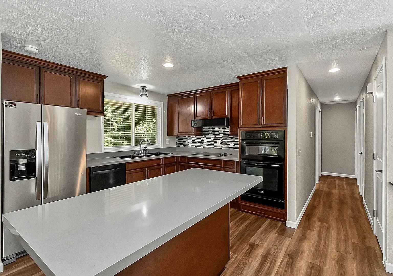 Desired Location in the heart of Shoreline — Photo 4