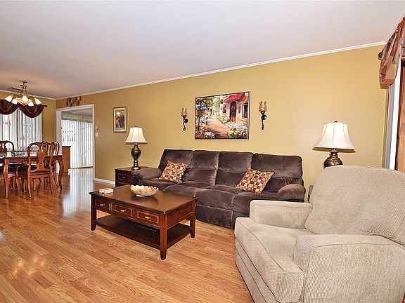 3rd image of 338 W 9th St