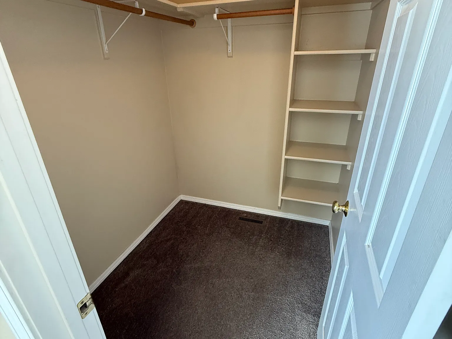 4 bed, 2.5 bath, 1692 sqft, $2,395 — Photo 4