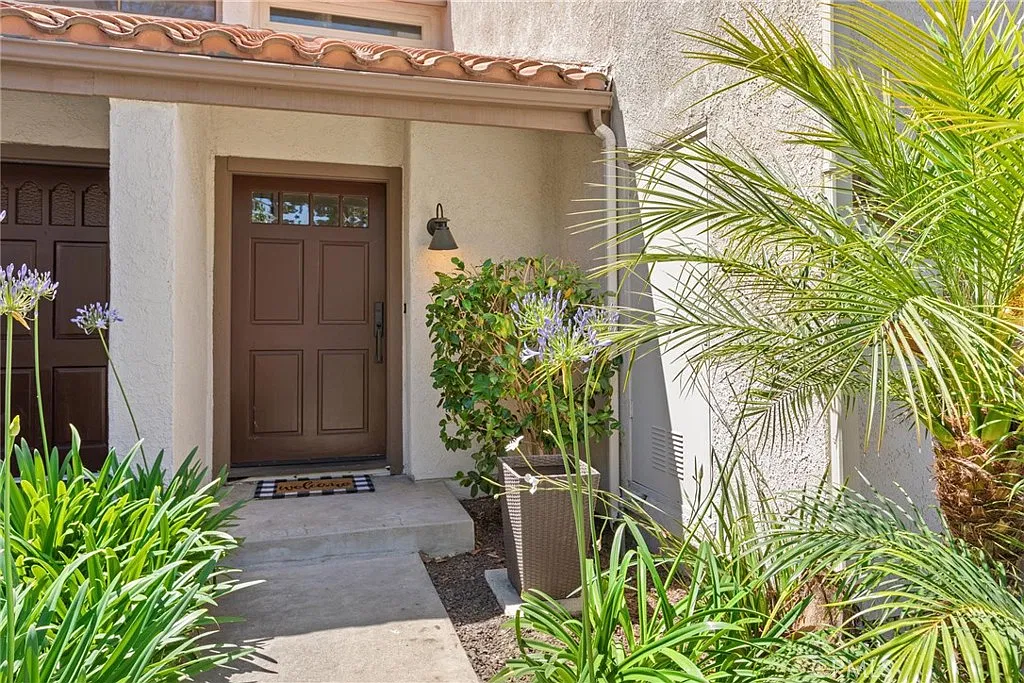 3 bed, 2.5 bath, 1800 sqft, $4,250 — Photo 2