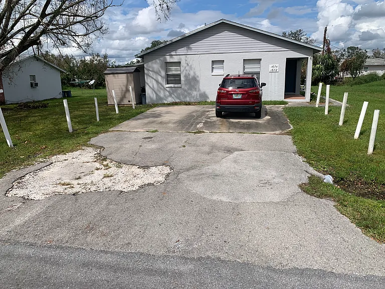 1674 NE Floridian Cir #B — Photo 1