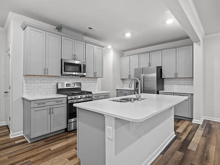 2145 Caen St — Photo 9